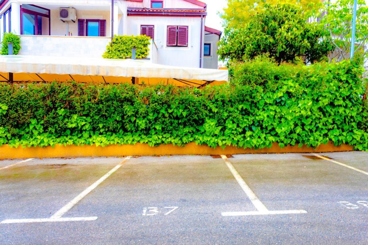 Apartment Botic Porec Bagian luar foto