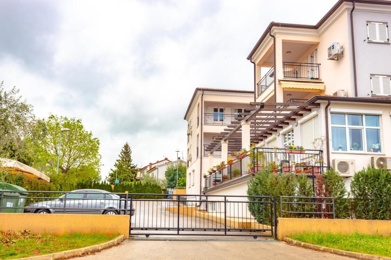 Apartment Botic Porec Bagian luar foto