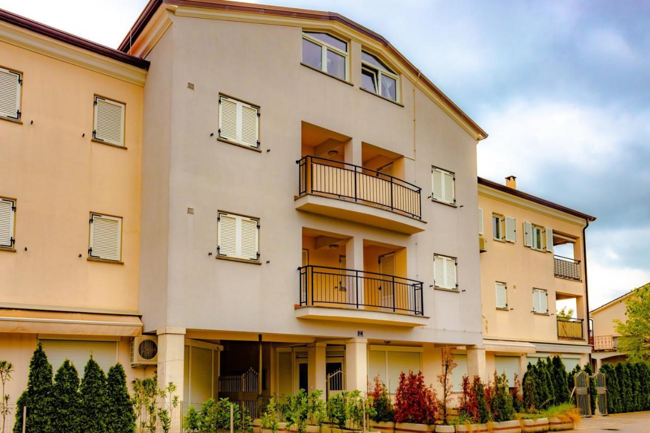 Apartment Botic Porec Bagian luar foto