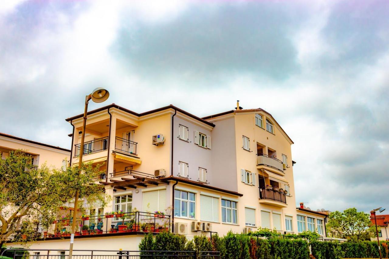 Apartment Botic Porec Bagian luar foto
